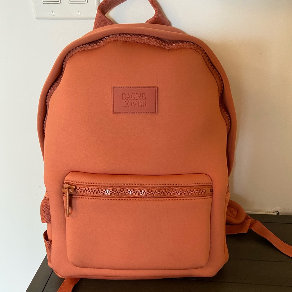 Medium Dakota in Sienna